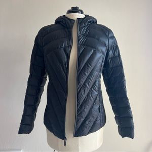 BCBGeneration Ultra Light Weight Packable Hood
Down Puffer Jacket Small Black